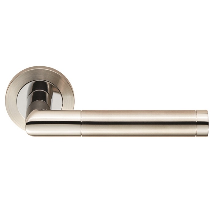 Steelworx SWL Treviri Lever Door Handle on Round Rose